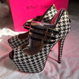 Betsey Johnson Barbe Black and White shoes